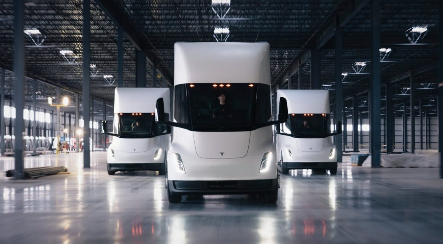 Tesla запускает массовое производство электрогрузовика Semi: характеристики, цена и запас хода