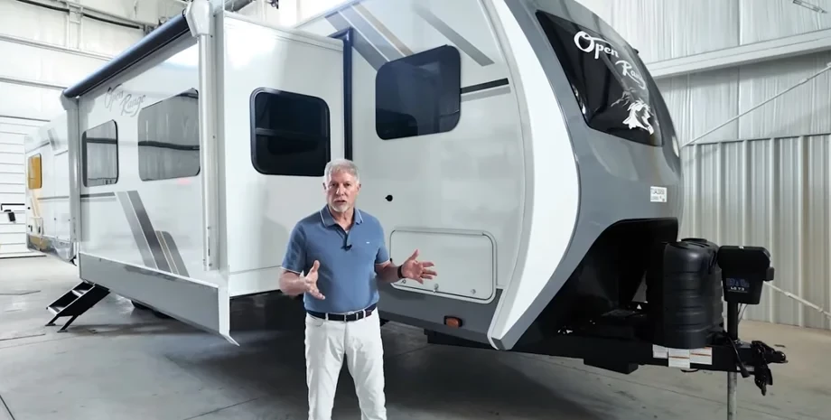 Квартира на колесах: как выглядит роскошный 12-метровый автодом Highland Ridge RV