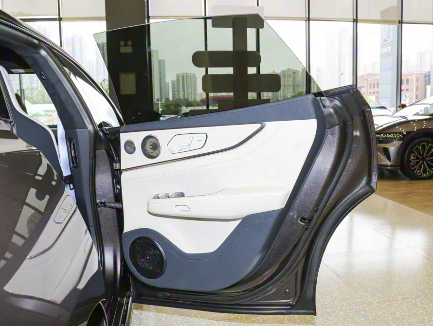 Zeekr 001 2026 Ultra 103 kWh AWD Zeekr 001 2026 Ultra 103 kWh AWD