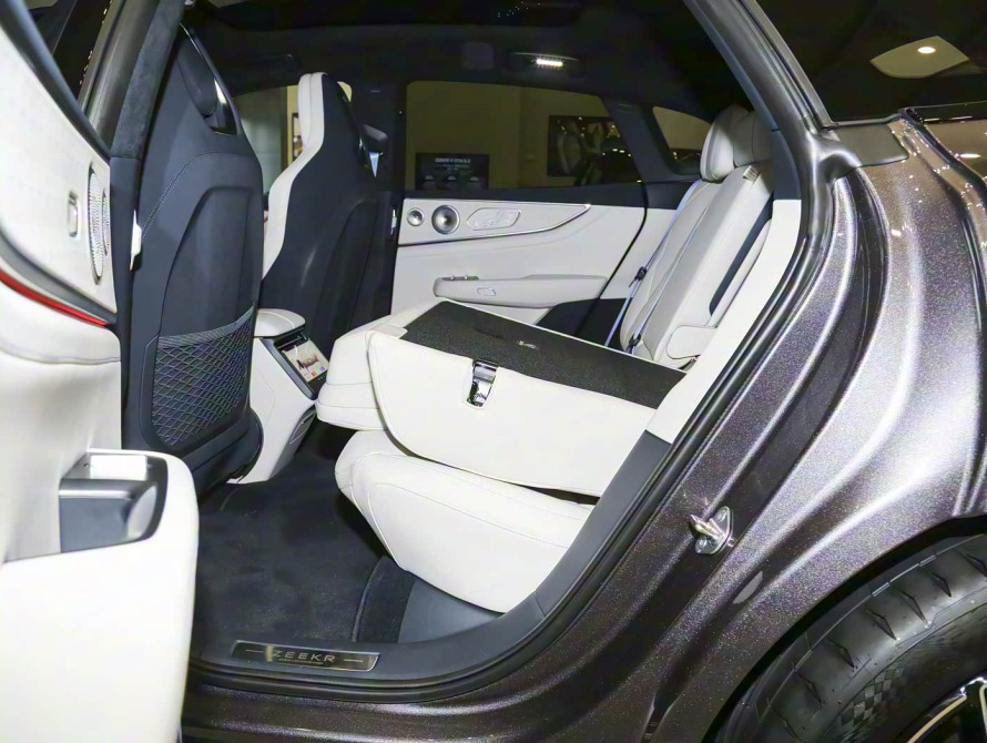 Zeekr 001 2026 Ultra 103 kWh AWD Zeekr 001 2026 Ultra 103 kWh AWD